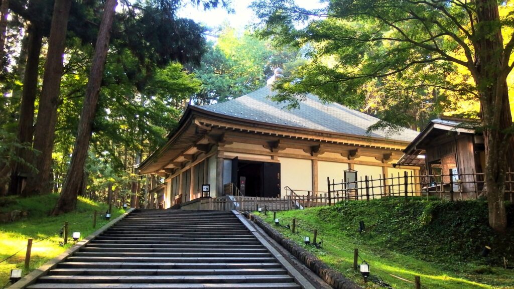 The Konjikido Golden Hall of Hiraizumi Chusonji Temple in Iwate built by Lord Oshu Fujiwara Kiyohira_平泉中尊寺金色堂