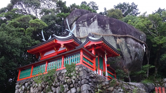 Kamikura Jinjya Shrine in Wakayama Prefecture in front of Gotobuki Large Rock_神倉神社のゴトブキ岩