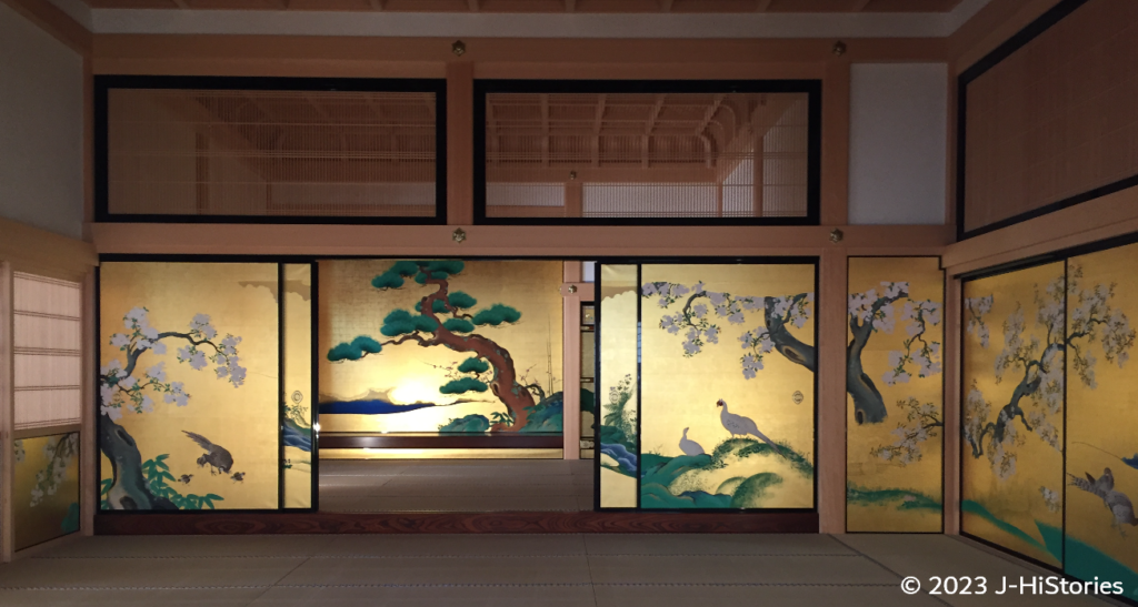 Pine tree paintings of the Kano school on gold leaf in the Honmmaru of Nagoya Castle (名古屋城本丸御殿、松の図）