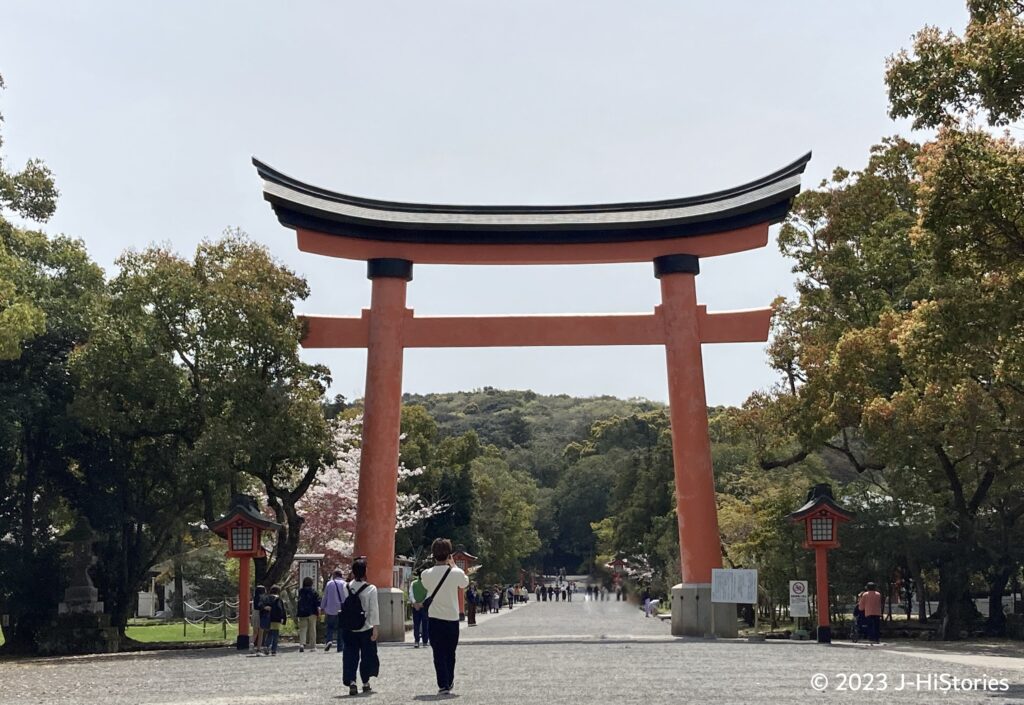 Vermillion Otorii Gate of Usa Jingu Shrine (宇佐神宮、朱色の大鳥居)