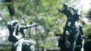 The statue of Shingen-Kenshin one-on-one fight_信玄・謙信一騎討ちの像