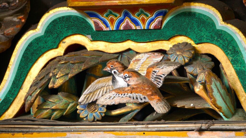 Sparrow sculpture at Yomeimon Gate of Nikko Toshogu_日光東照宮・陽明門の雀の彫刻